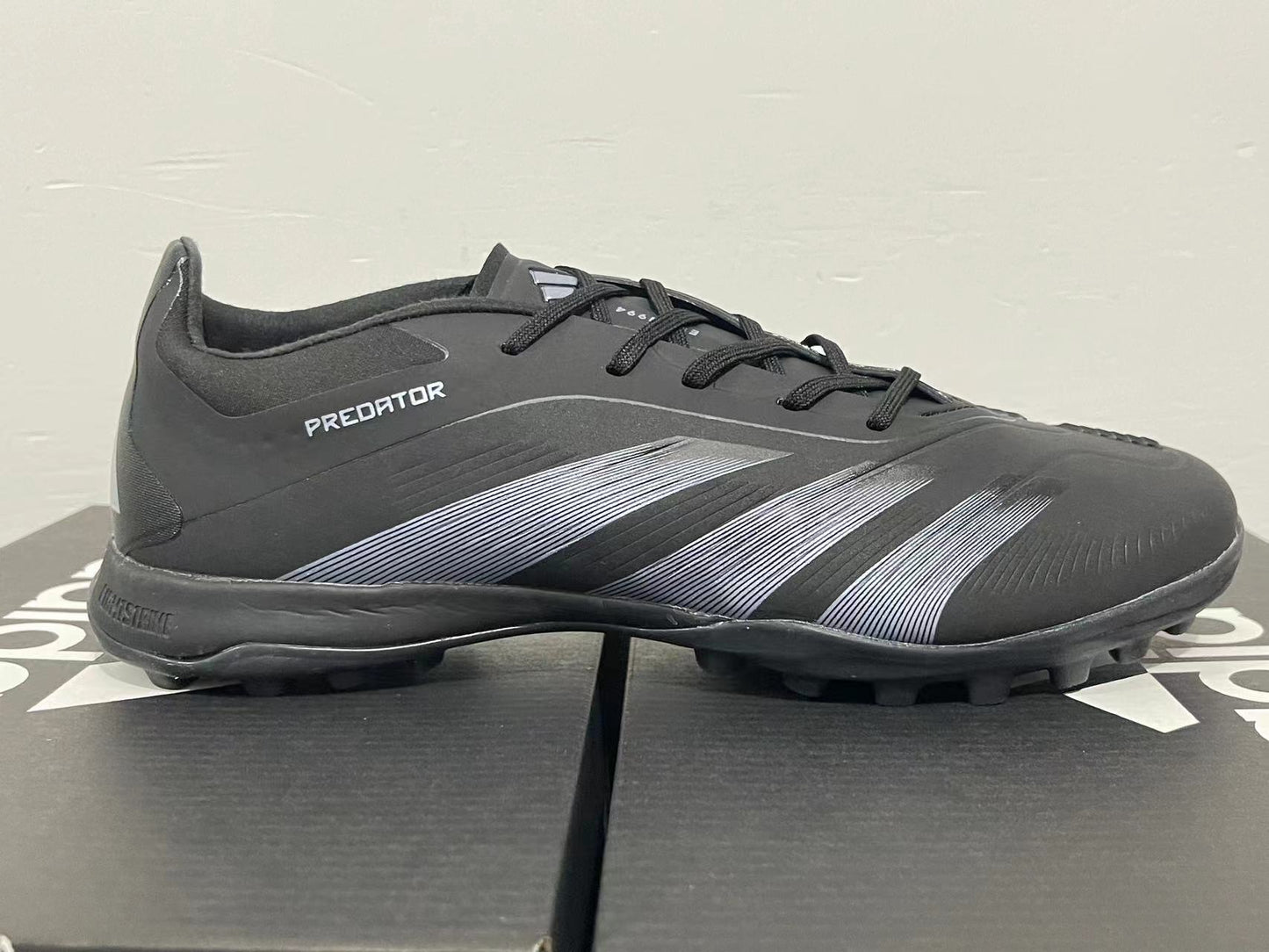 PREDATOR ELITE turf