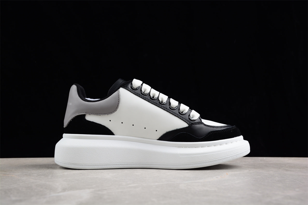 Alexander McQueen Oversized Sneaker in Black/white/grey