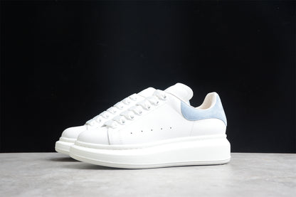 Alexander McQueen Sneaker in White/powder Blue