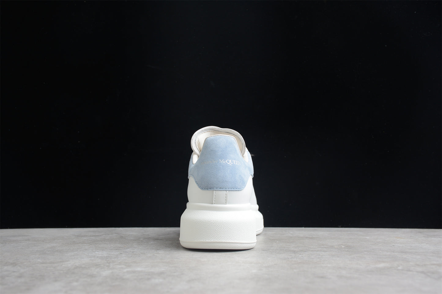 Alexander McQueen Sneaker in White/powder Blue