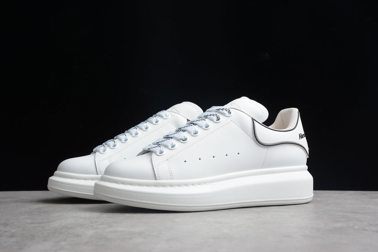 Alexander McQueen Oversized Sneaker in White/black