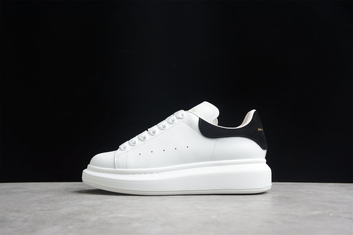 Alexander McQueen Oversized Sneaker in White/black