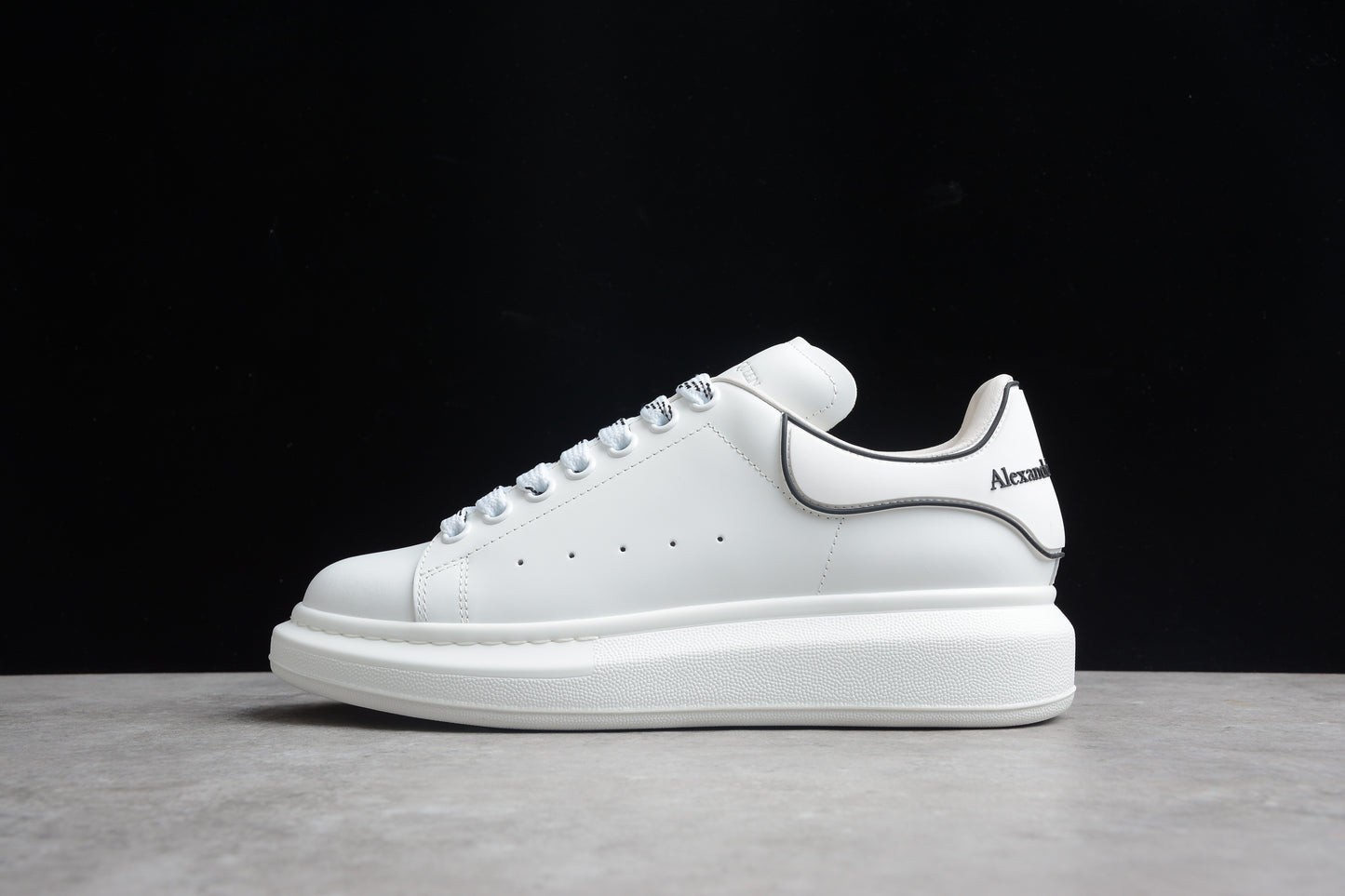 Alexander McQueen Oversized Sneaker in White/black