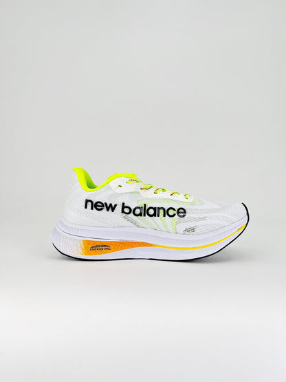 New Balance FuelCell SuperComp Trainer V2