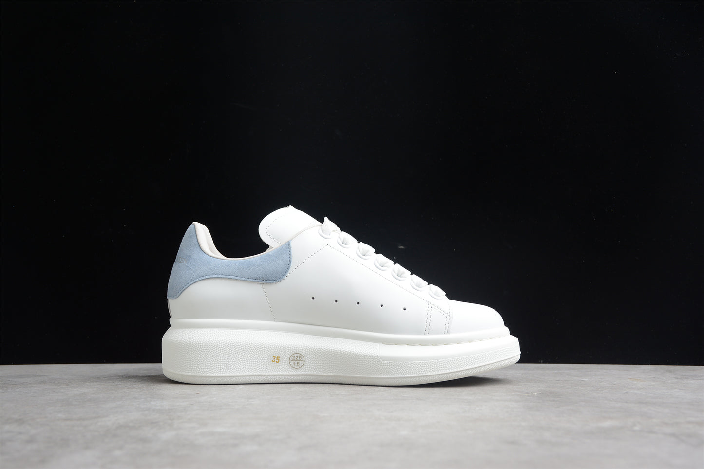 Alexander McQueen Sneaker in White/powder Blue